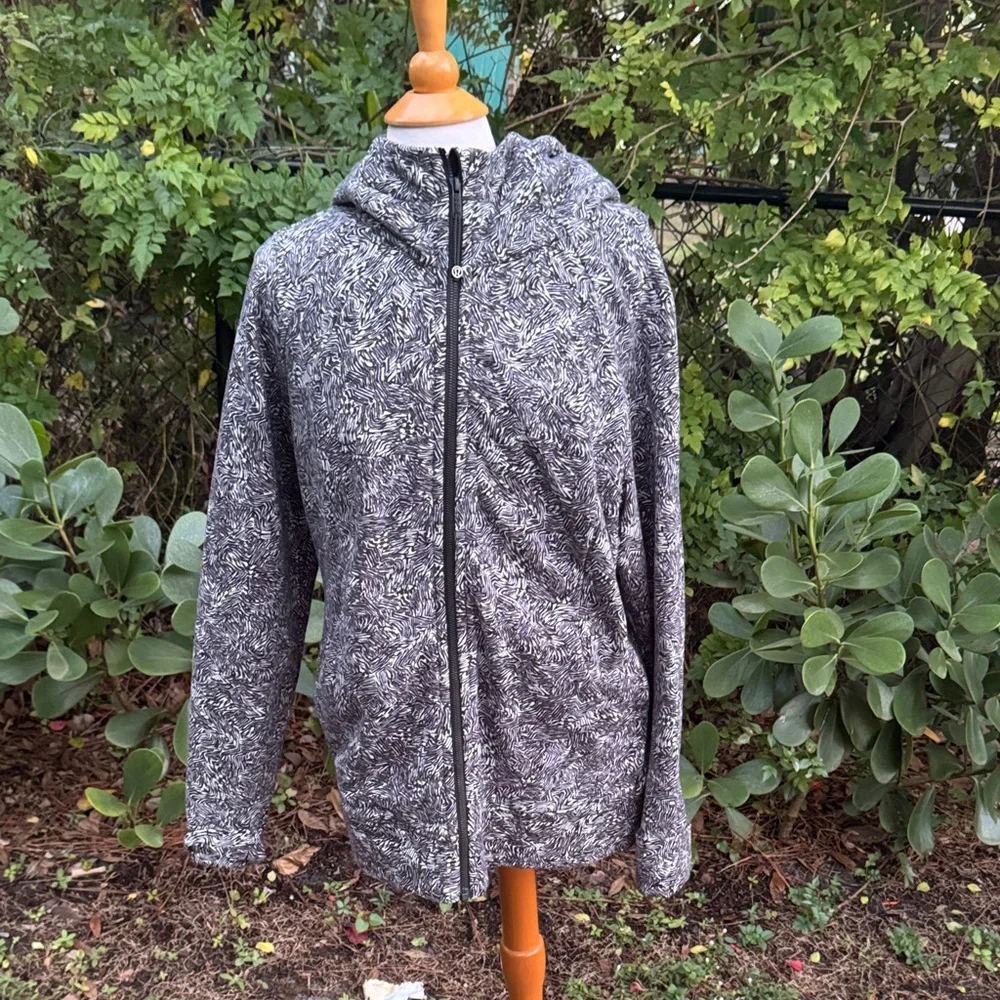 Lululemon Scuba Full-Zip Hoodie, Offbeat Alpine White Black, size 18